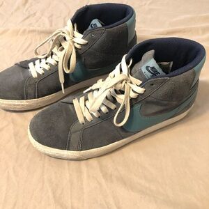 Previously loved men’s Nike SB blaze mid used
